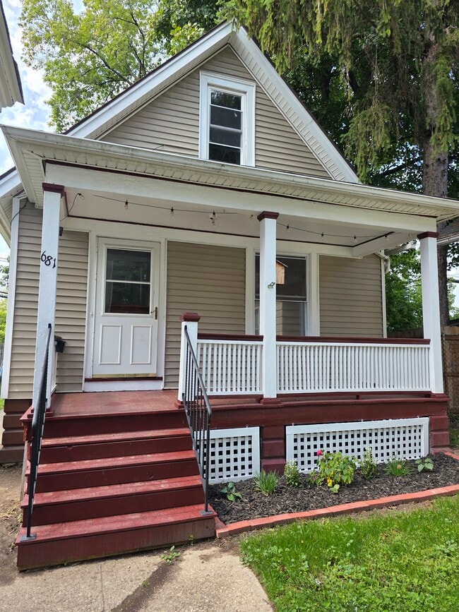 Building Photo - 681 Meigs St