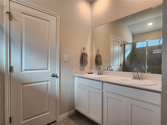 Building Photo - 14508 Heartland Dr