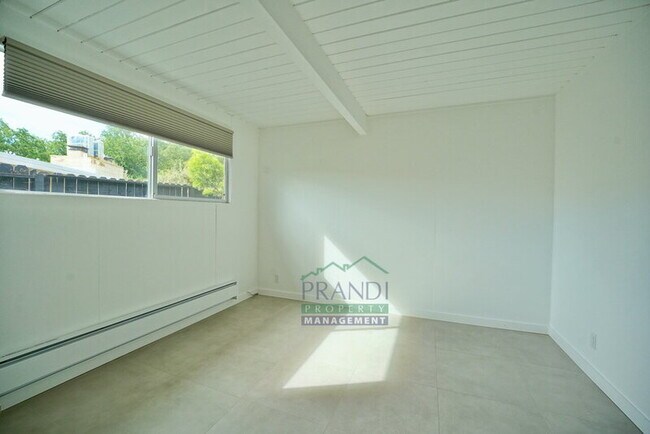 Building Photo - 18 Anchorage Ct