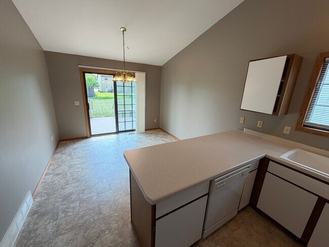 Building Photo - 514/516 Pheasant Drive