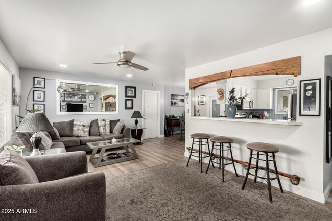 Primary Photo - 5422 E Des Moines St