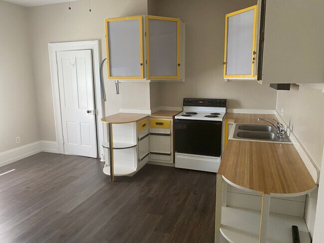 Building Photo - 239-241 South Maple