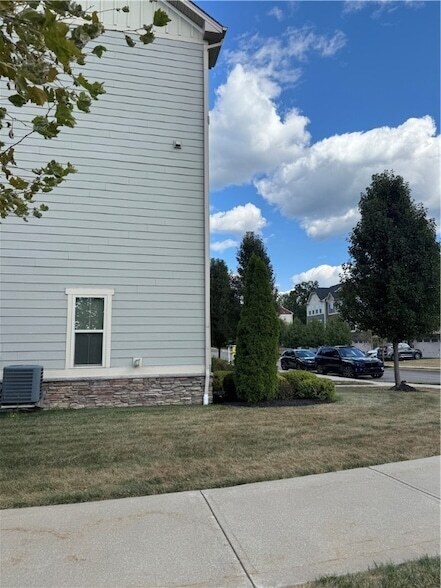 Building Photo - 416 Fairmont Dr