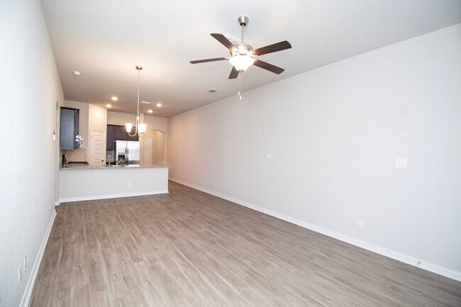 Building Photo - 9306
