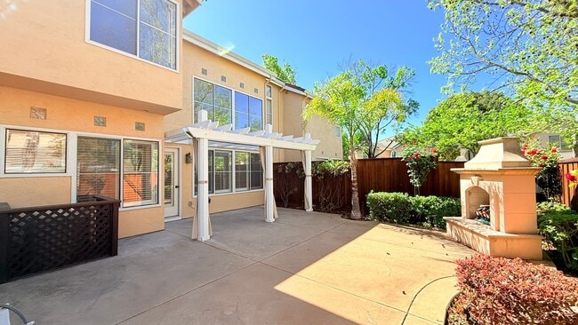 Building Photo - Gorgeous Two (2) Suites--- Executive Style 2BD/2.5BA + Loft, Two-Story TH at The Lake at Canyon L...