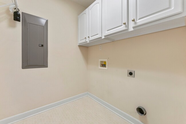 Building Photo - 804 Steeplechase Way