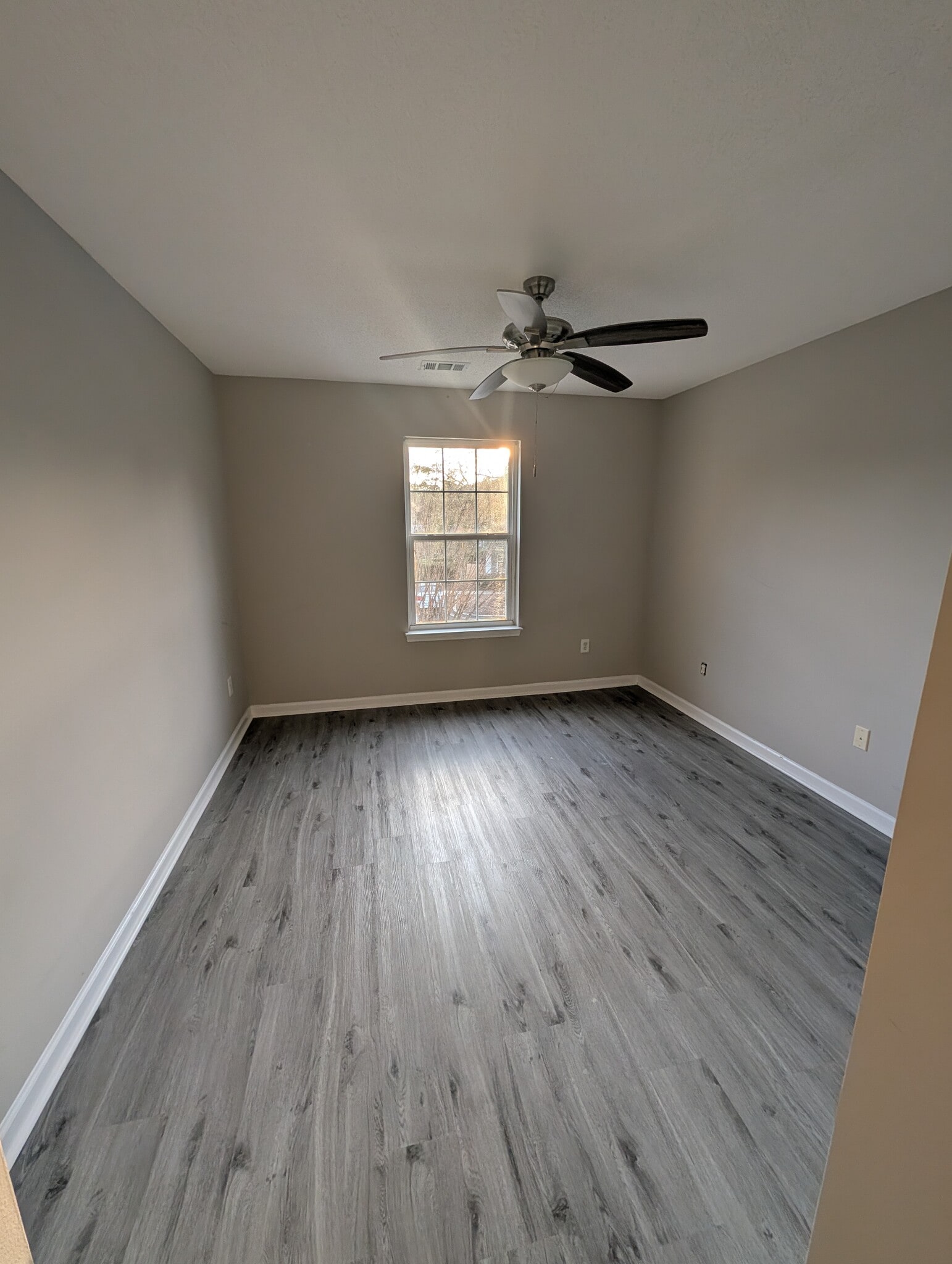 Guest Bedroom - 682 Wilshire Ln