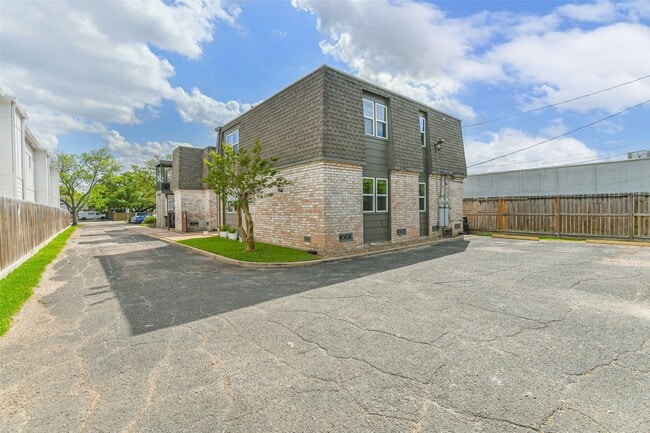Building Photo - 5922 Fairdale Ln