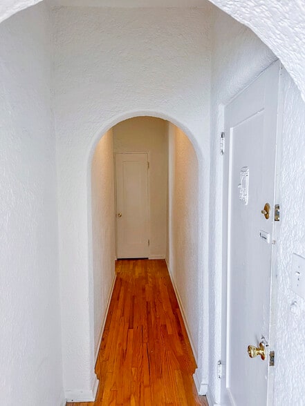 Building Photo - 350 N Orange Grove Ave