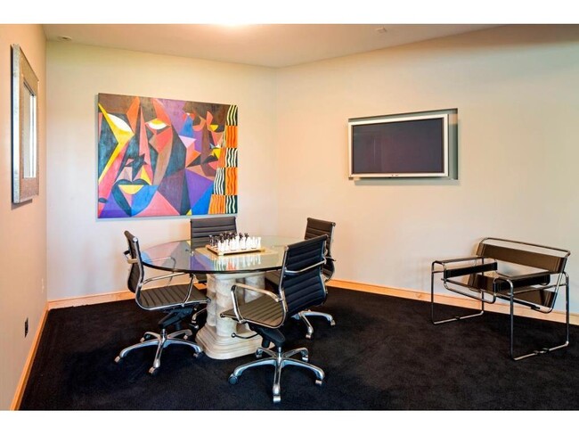 Building Photo - 1215 Oakview Rd