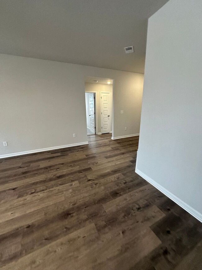 Building Photo - Pre-Leasing Now | Stylish 3 Bedroom, 2 Bathroom Home Designed for Comfortable Living