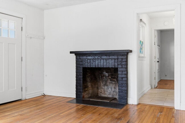 Building Photo - 1420 S Pickwick Ave