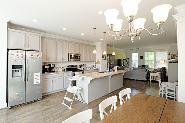 Building Photo - Pet-Friendly Townhome With Rooftop Terrace + Blue Ridge Mountain Views