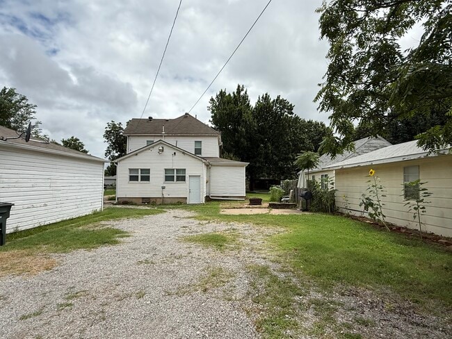 Building Photo - 319 E Thatcher St