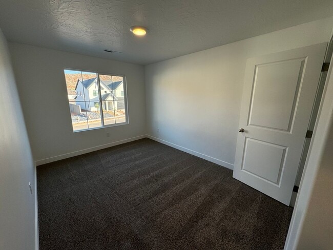 Building Photo - 4 Bed Home in Starr Springs at Long Valley Washington Home