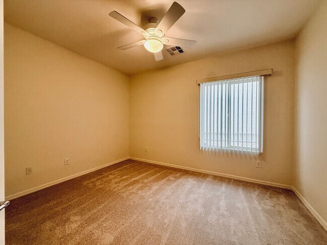 Building Photo - Beautiful Sun City Anthem home-55+ Community Available Now!