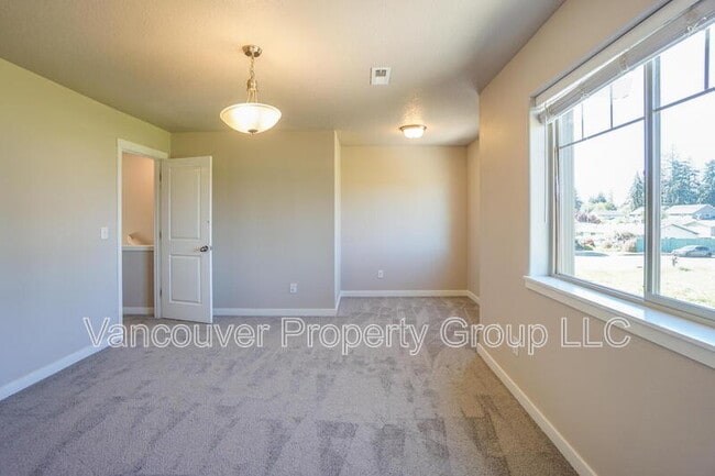 Building Photo - 6125 NE 105th Ave