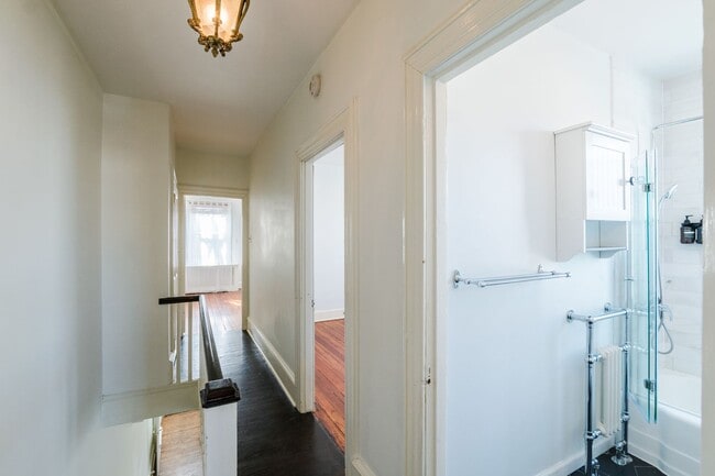 Building Photo - Charming Olde Richmond Home