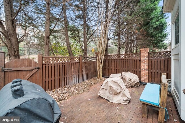 Building Photo - 4620 Knight Pl