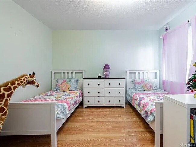 Building Photo - 255 Monticello Dr