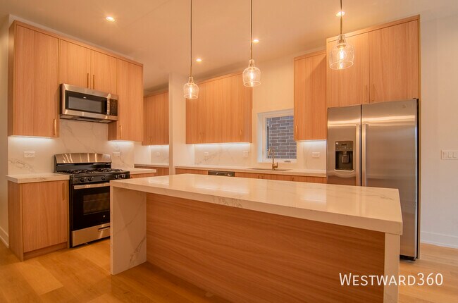 Primary Photo - 2040 W Washington Blvd