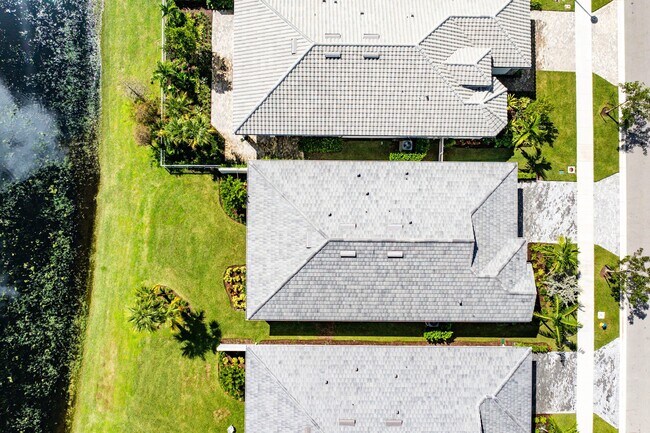 Building Photo - 349 Geillis Path