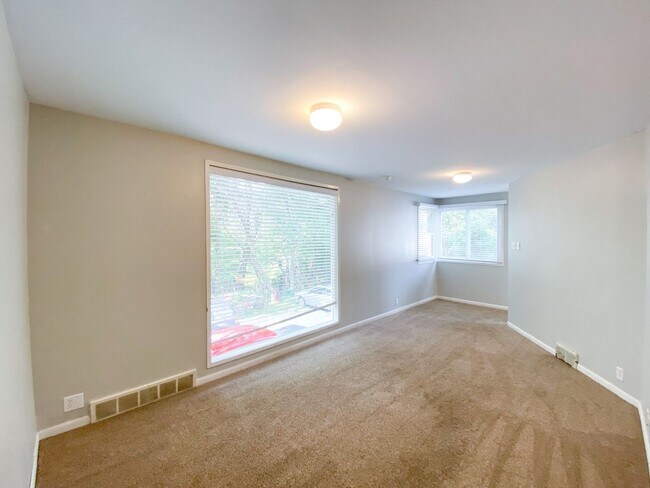 Building Photo - Woodland Duplex (3019/3021)