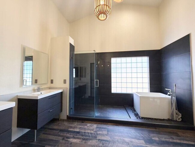 Building Photo - 2017 Sedona Path Way