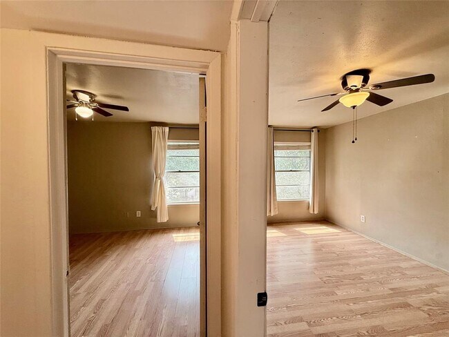 Building Photo - 2124 Burton Dr