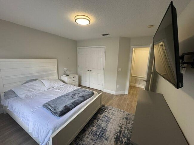 Building Photo - 1 Bedroom 1 Bath Renovated Garage Apartment in the Main Village of Celebration