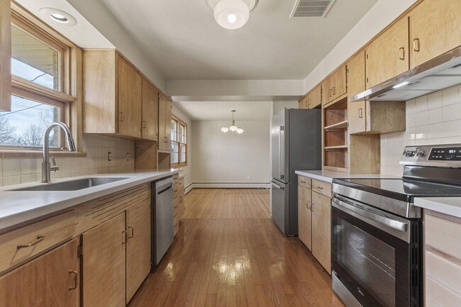 Building Photo - 340 Crown Point