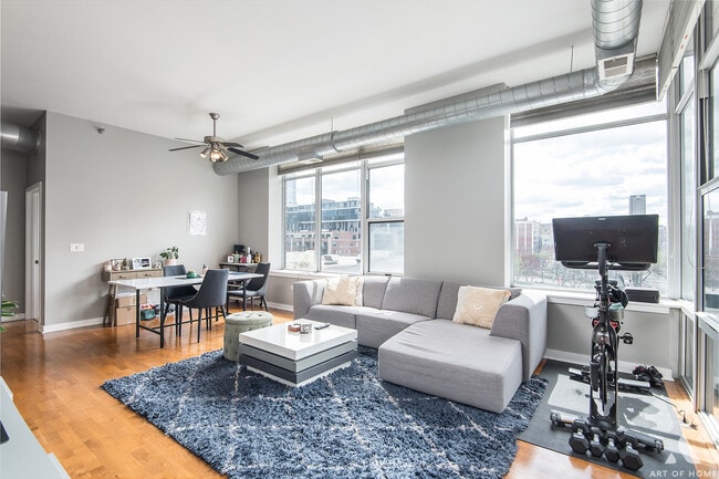 Building Photo - 901 W Madison St