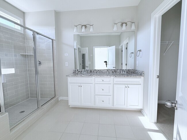 Building Photo - 939 Haybeck Ln