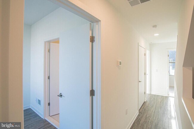 Building Photo - 3013 Evergreen Walk
