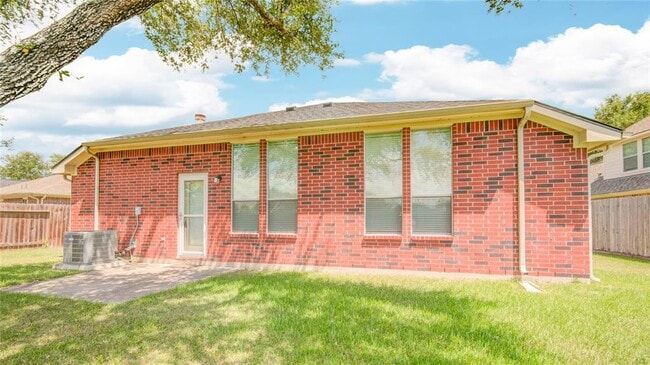 Building Photo - 229 River Basin Ln