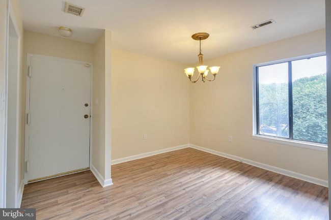 Building Photo - 10564 Twin Rivers Rd