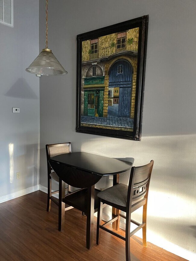 Building Photo - Cozy 1 bedroom townhome