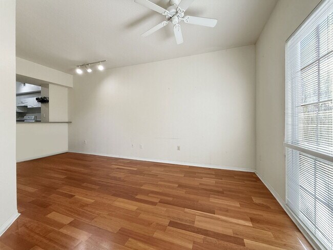 Building Photo - 402 S Armenia Ave