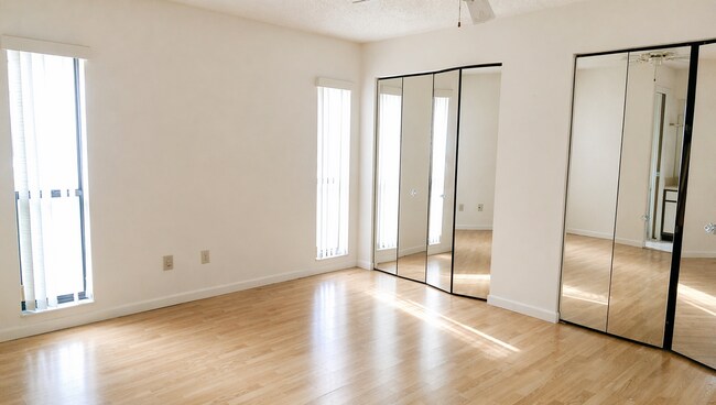 Building Photo - 3-bedroom, 2-bath lake house with a 2-car garage on 1/2 acre directly on Little Lake Weir.