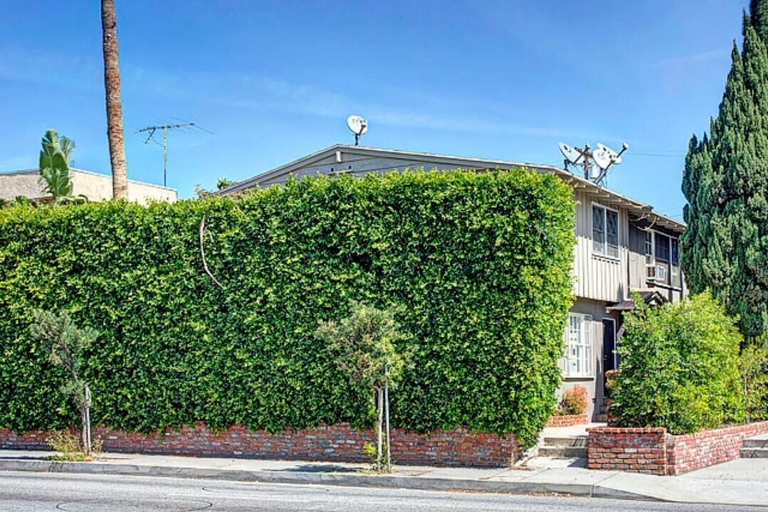 Building Photo - 1532 S Bundy Dr