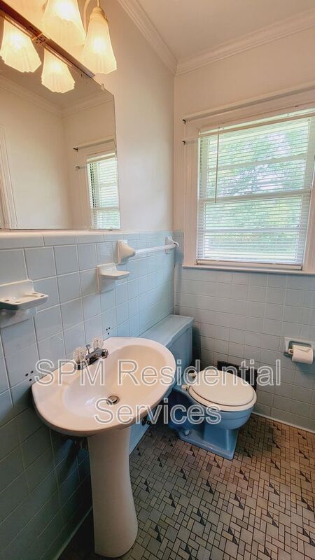 Building Photo - 2512 Castle Hayne Rd