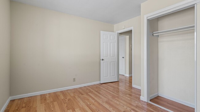 Building Photo - 2 bedroom 1 bathroom duplex Vacaville