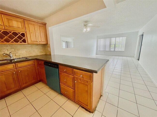Building Photo - 2320 S Cypress Bend Dr