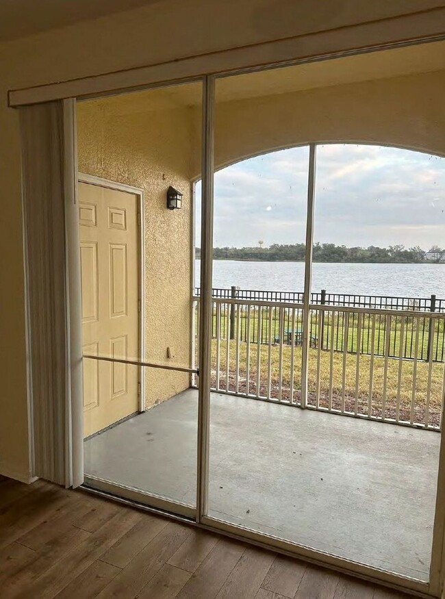 Building Photo - Gated 2 bedroom, 2 bath, Maitland Condo wi...