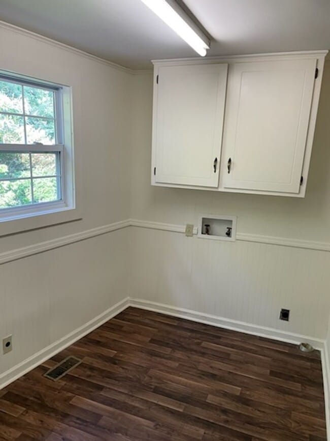 Building Photo - BEAUTIFUL SINGLE FAMILY HOME
