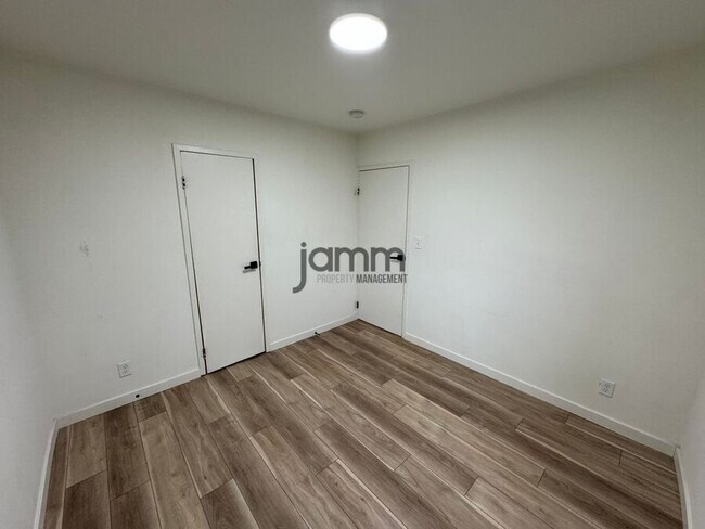 Building Photo - 18997 Hilliard Blvd