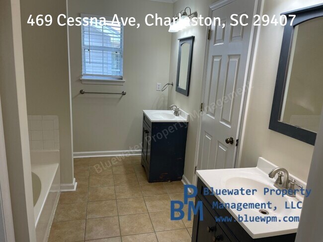 Building Photo - 469 Cessna Ave