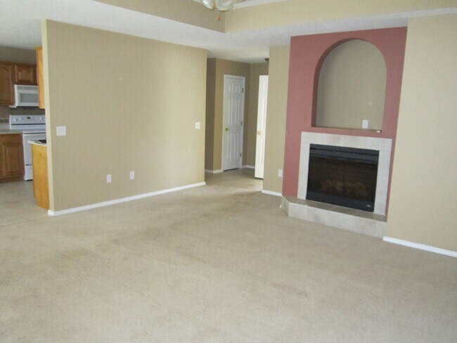 Building Photo - 412 E Denton Cir