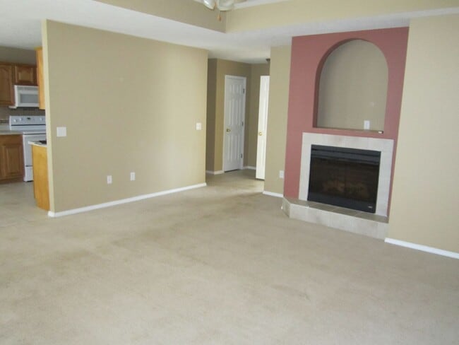 Building Photo - Beautiful 3 Bedroom Home in Gated Neighborhood!