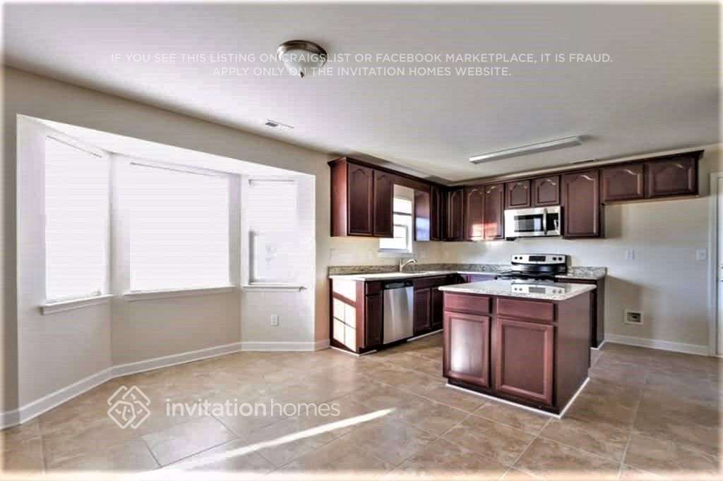 Building Photo - 160 Elrosa Rd